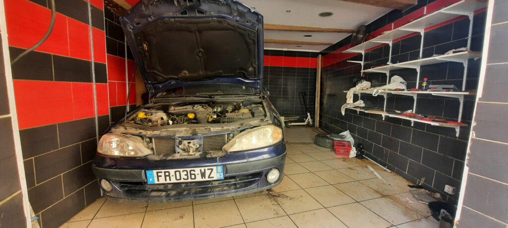 Local/ garage 21 m2 à deus pas du port